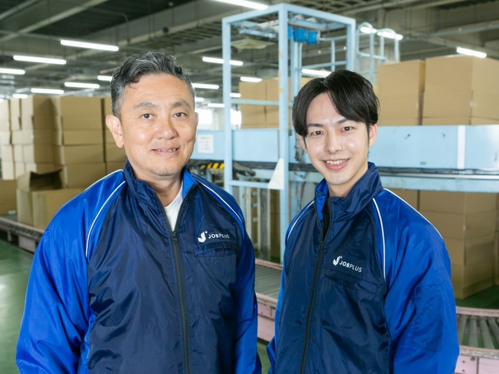 倉庫バイトで働く仲間